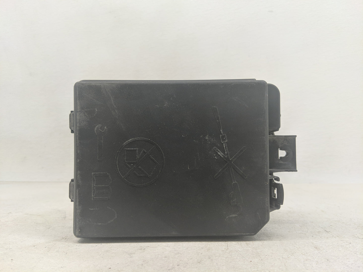 2017 Buick Encore Fusebox Fuse Box Panel Relay Module Fits OEM Used Auto Parts - Oemusedautoparts1.com