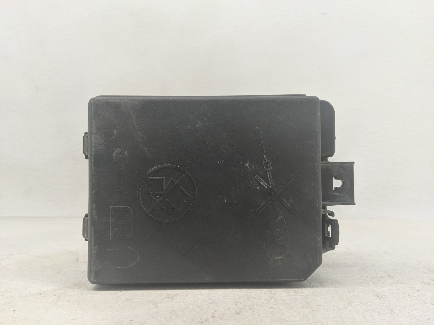 2017 Buick Encore Fusebox Fuse Box Panel Relay Module Fits OEM Used Auto Parts - Oemusedautoparts1.com