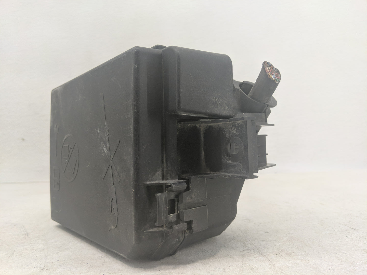 2017 Buick Encore Fusebox Fuse Box Panel Relay Module Fits OEM Used Auto Parts - Oemusedautoparts1.com