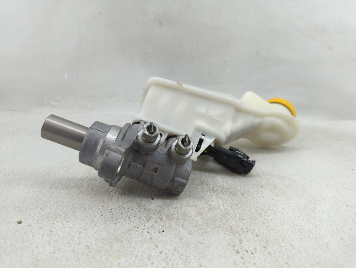 2013-2021 Buick Encore Brake Master Cylinder 1277861 - Oemusedautoparts1.com