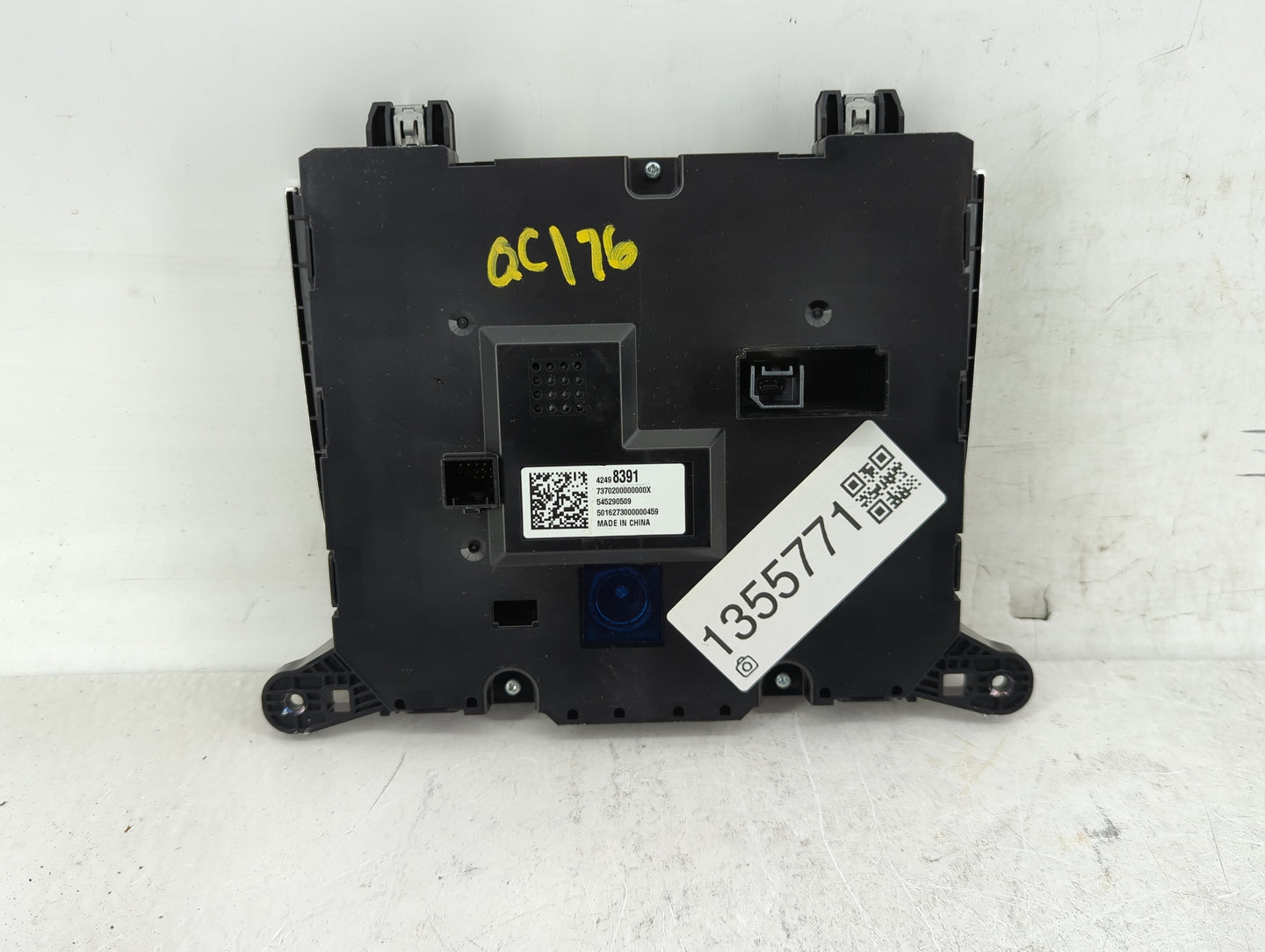 2017 Buick Encore Radio AM FM Cd Player Receiver Replacement P/N:42498391 Fits OEM Used Auto Parts - Oemusedautoparts1.com