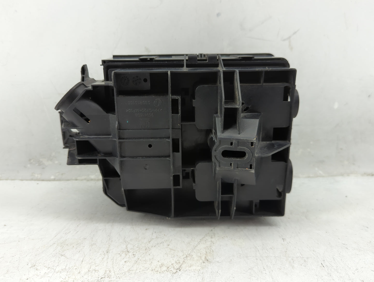 2017 Buick Encore Fusebox Fuse Box Panel Relay Module P/N:42397196 Fits OEM Used Auto Parts - Oemusedautoparts1.com
