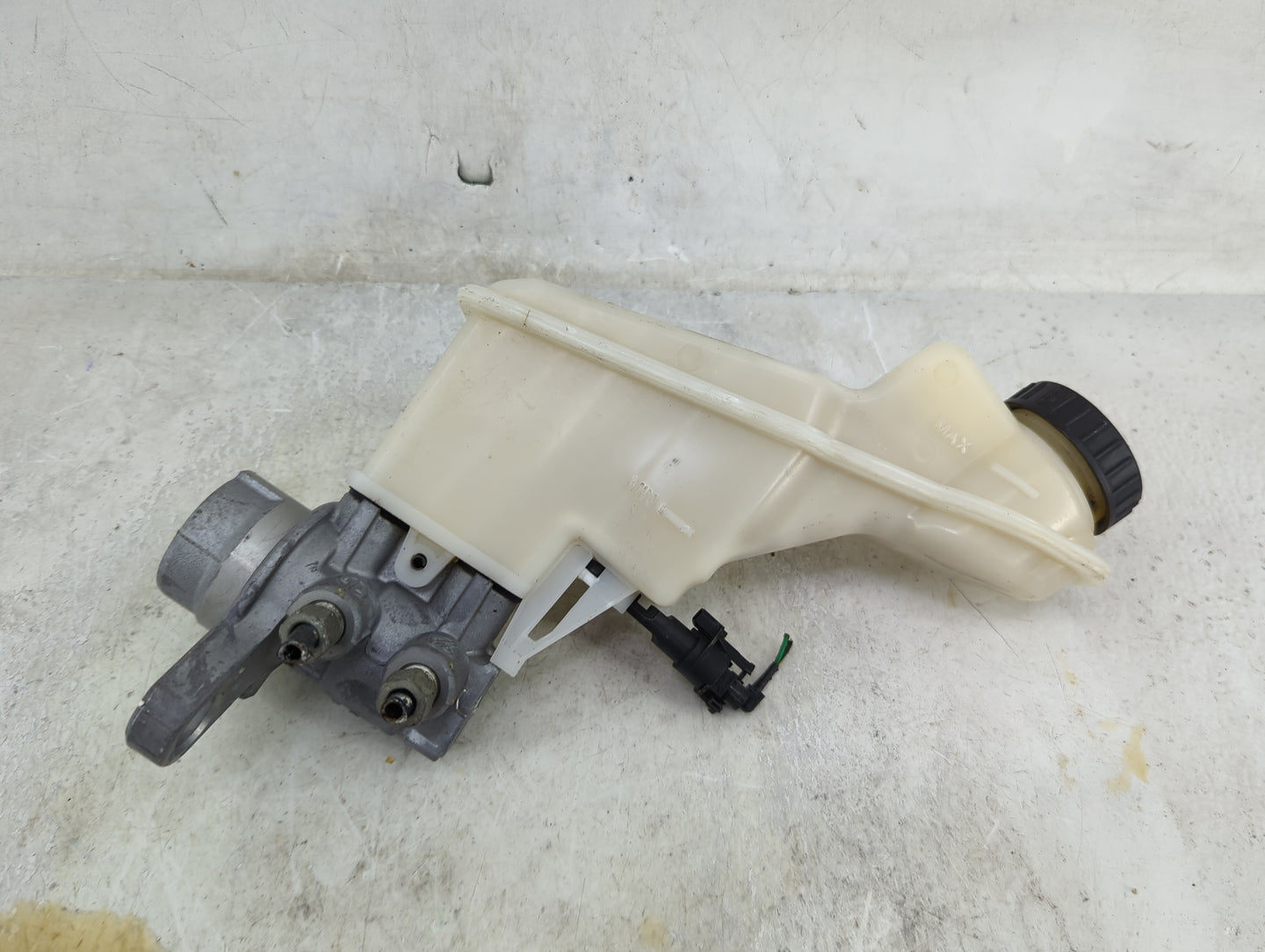 2013-2021 Buick Encore Brake Master Cylinder 1490509 - Oemusedautoparts1.com