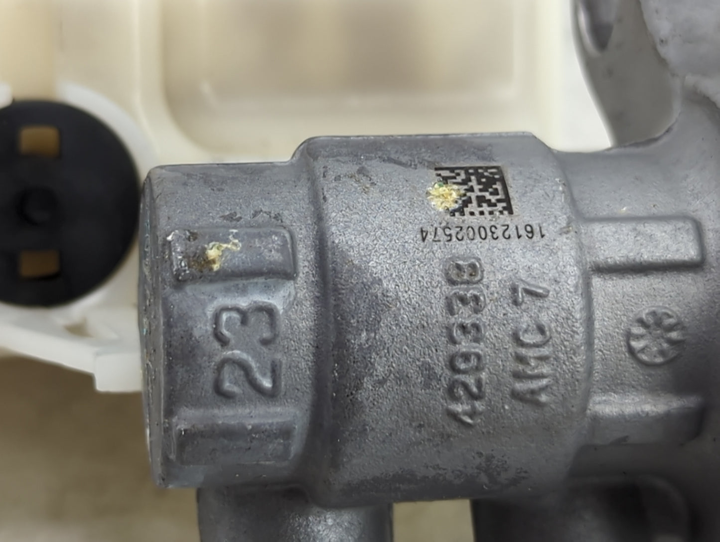 2013-2021 Buick Encore Brake Master Cylinder 1490509 - Oemusedautoparts1.com