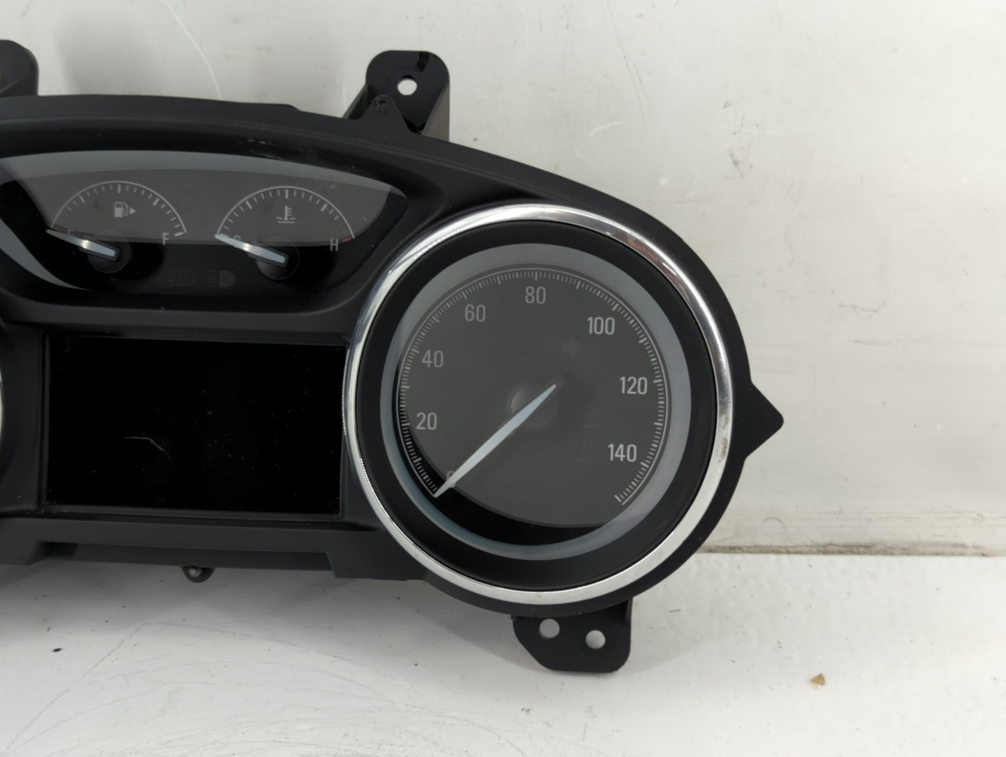 2017-2018 Buick Envision Instrument Cluster Speedometer Gauges P/N:84165671 Fits Fits 2017 2018 OEM Used Auto Parts - Oemuse