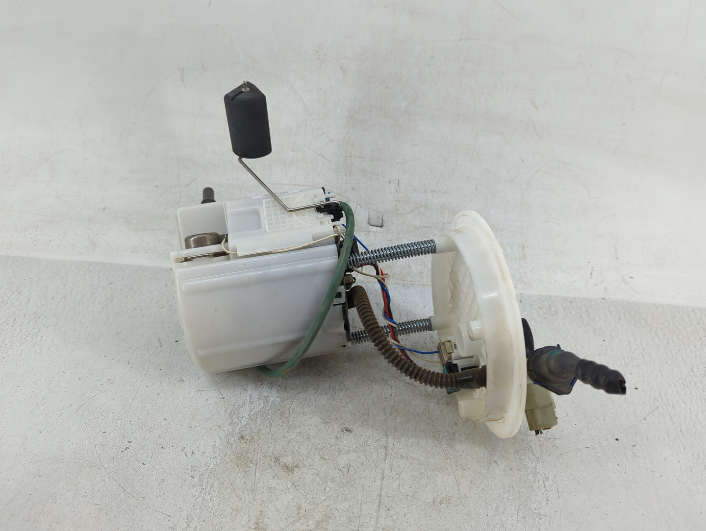 2016-2020 Buick Envision Electrical Gas Fuel Pump Assembly - Oemusedautoparts1.com