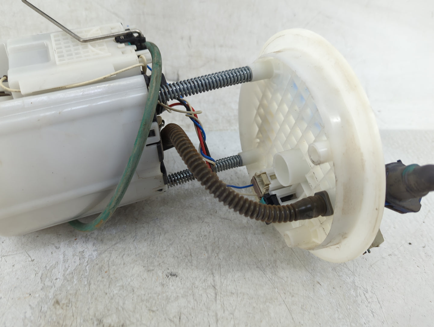 2016-2020 Buick Envision Electrical Gas Fuel Pump Assembly - Oemusedautoparts1.com