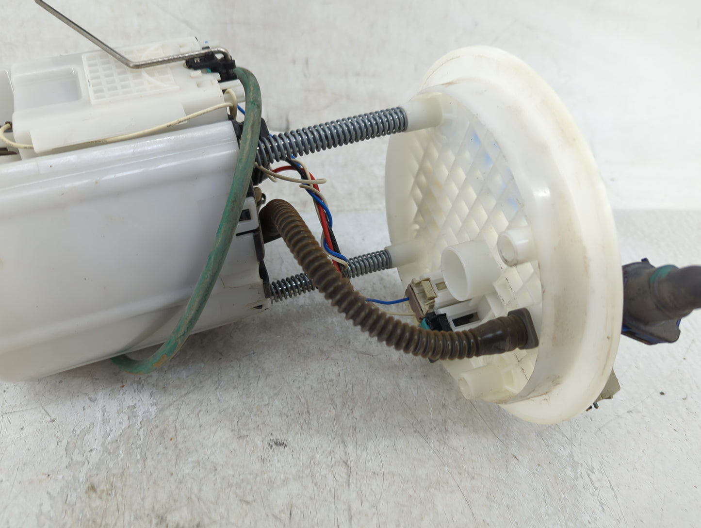 2016-2020 Buick Envision Electrical Gas Fuel Pump Assembly - Oemusedautoparts1.com