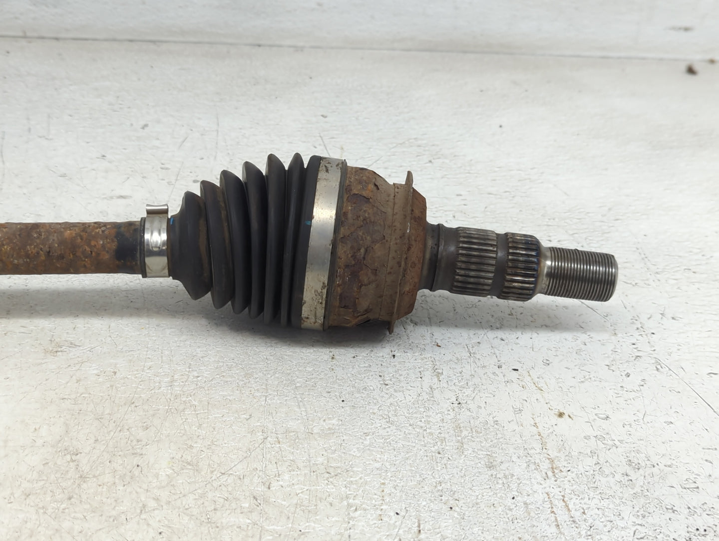 2017-2018 Buick Envision Axle Shaft Rear Passenger Cv C/v - Oemusedautoparts1.com