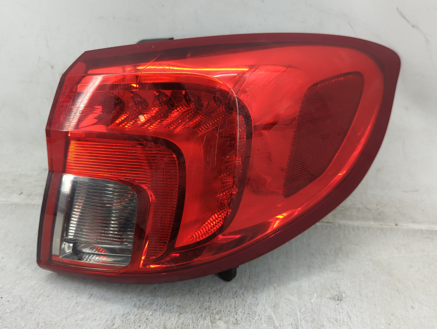 2016-2018 Buick Envision Tail Light Assembly Passenger Right OEM P/N:23350632 Fits Fits 2016 2017 2018 OEM Used Auto Parts -