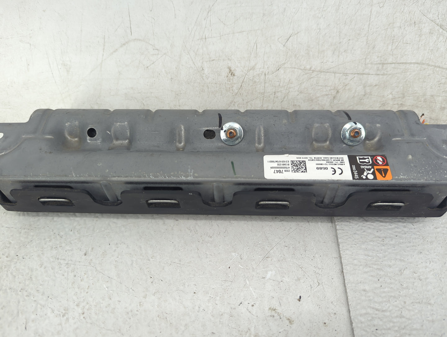 2017-2020 Buick Envision Air Bag Passenger Right Knee OEM P/N:29287047 T611D6002, 0589-P1-000363 Fits Fits 2017 2018 2019 20