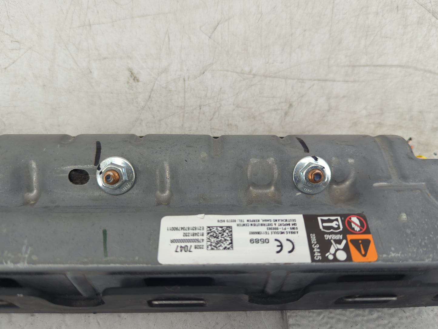 2017-2020 Buick Envision Air Bag Passenger Right Knee OEM P/N:29287047 T611D6002, 0589-P1-000363 Fits Fits 2017 2018 2019 20