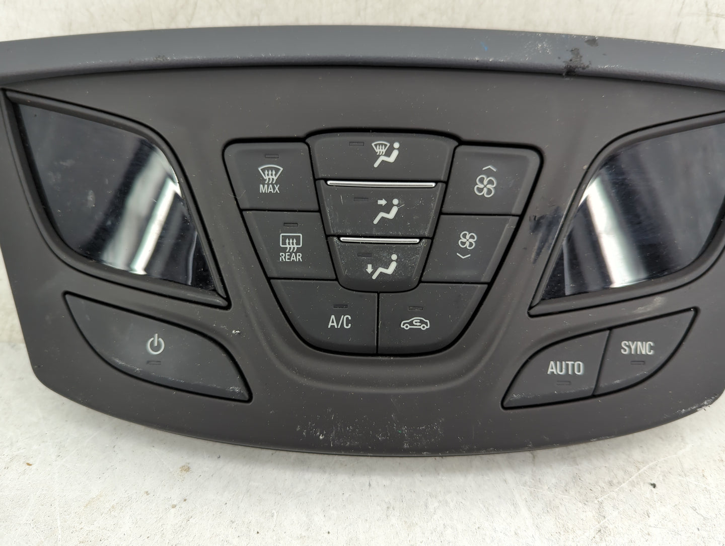 2016-2020 Buick Envision Climate Control Module Temperature AC/Heater Replacement P/N:84375285 7370200000000X Fits OEM Used 