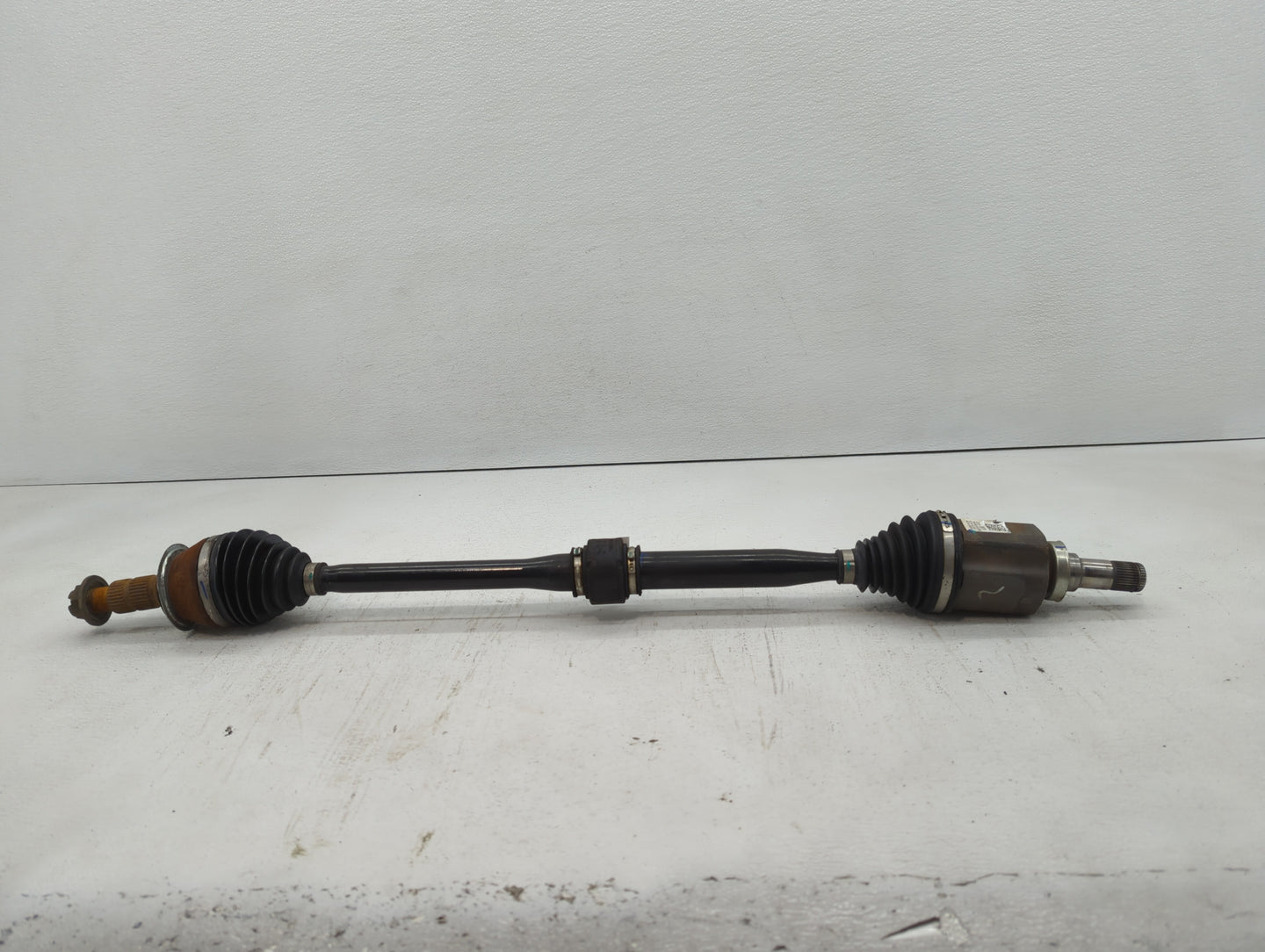 2017-2018 Buick Envision Axle Shaft Front Passenger Cv C/v - Oemusedautoparts1.com