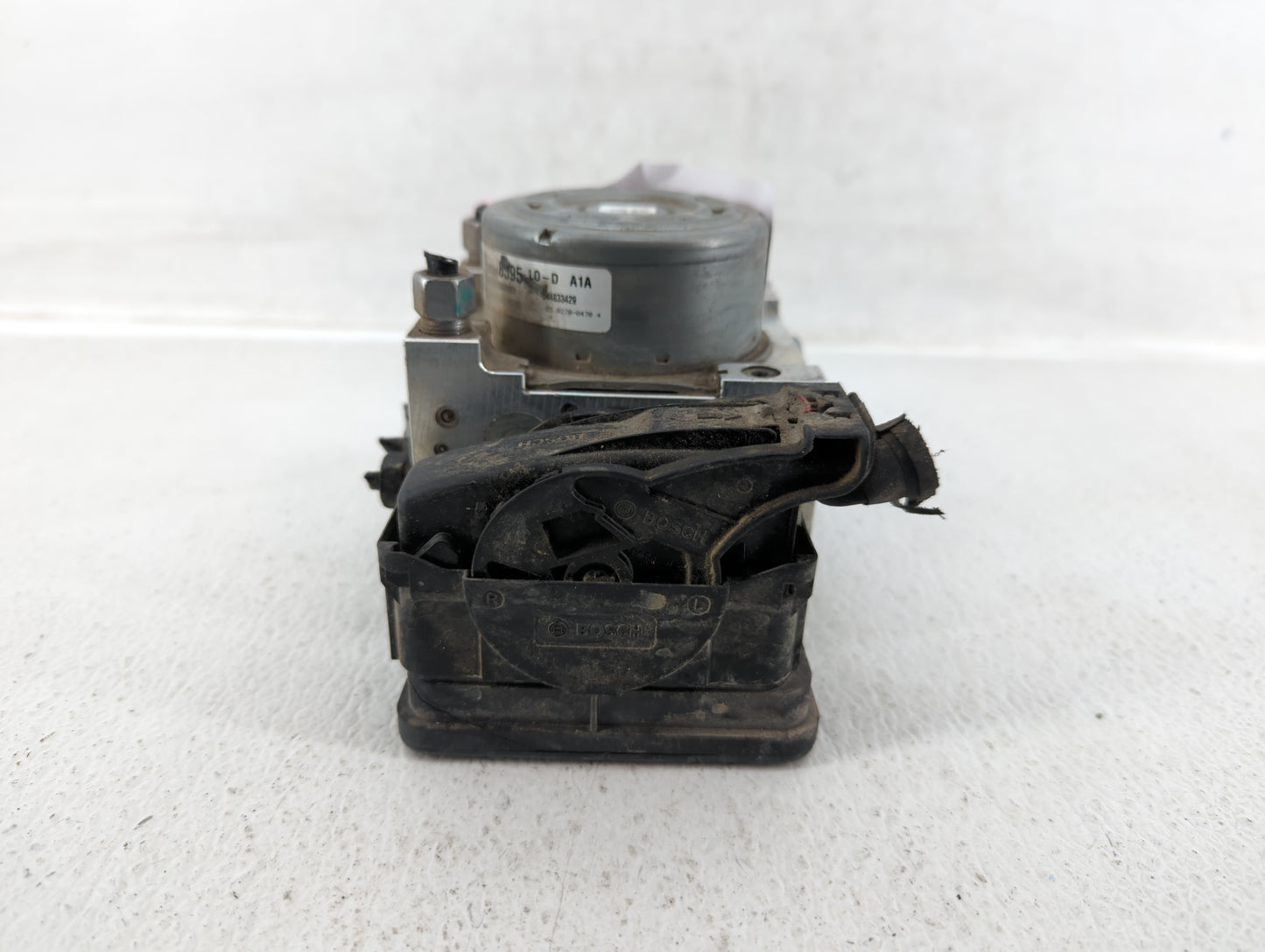 2017-2020 Buick Envision Throttle Body P/N:23368395 Fits Fits 2013 2014 2015 2017 2018 2019 2020 OEM Used Auto Parts - Oemus