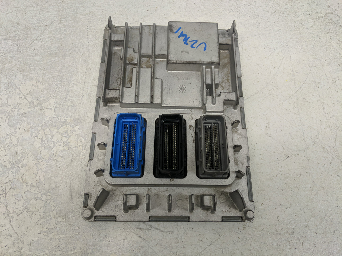 2017 Buick Lacrosse PCM Engine Control Computer ECU ECM PCU OEM P/N:039045703 12679179 Fits Fits 2016 OEM Used Auto Parts - 