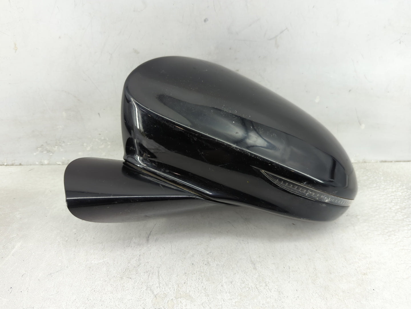 2017-2019 Buick Lacrosse Driver Side View Mirror - Left Door Mirror OEM Used - Oemusedautoparts1.com