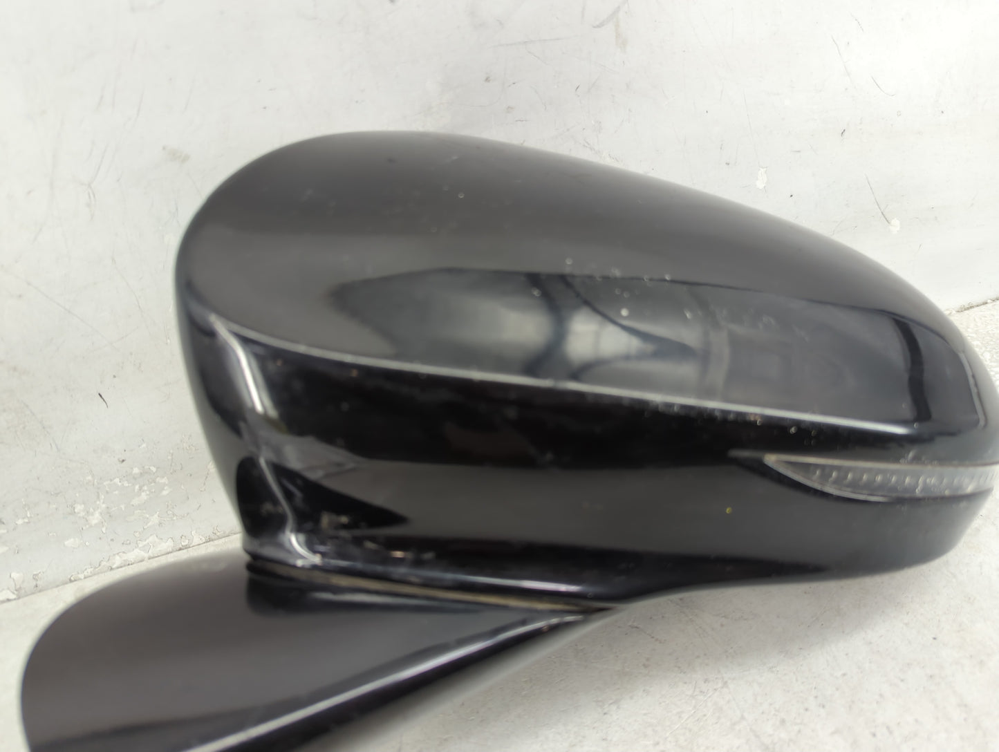 2017-2019 Buick Lacrosse Driver Side View Mirror - Left Door Mirror OEM Used - Oemusedautoparts1.com