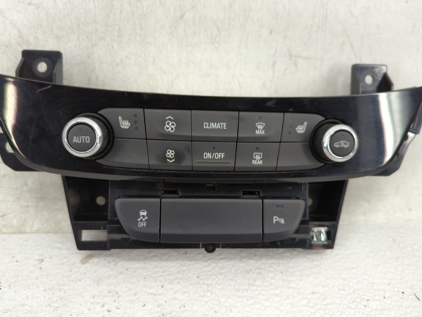 2017 Buick Lacrosse Climate Control Module Temperature AC/Heater Replacement P/N:84138221 Fits OEM Used Auto Parts - Oemused