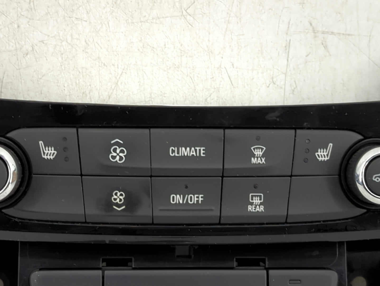 2017 Buick Lacrosse Climate Control Module Temperature AC/Heater Replacement P/N:84138221 Fits OEM Used Auto Parts - Oemused