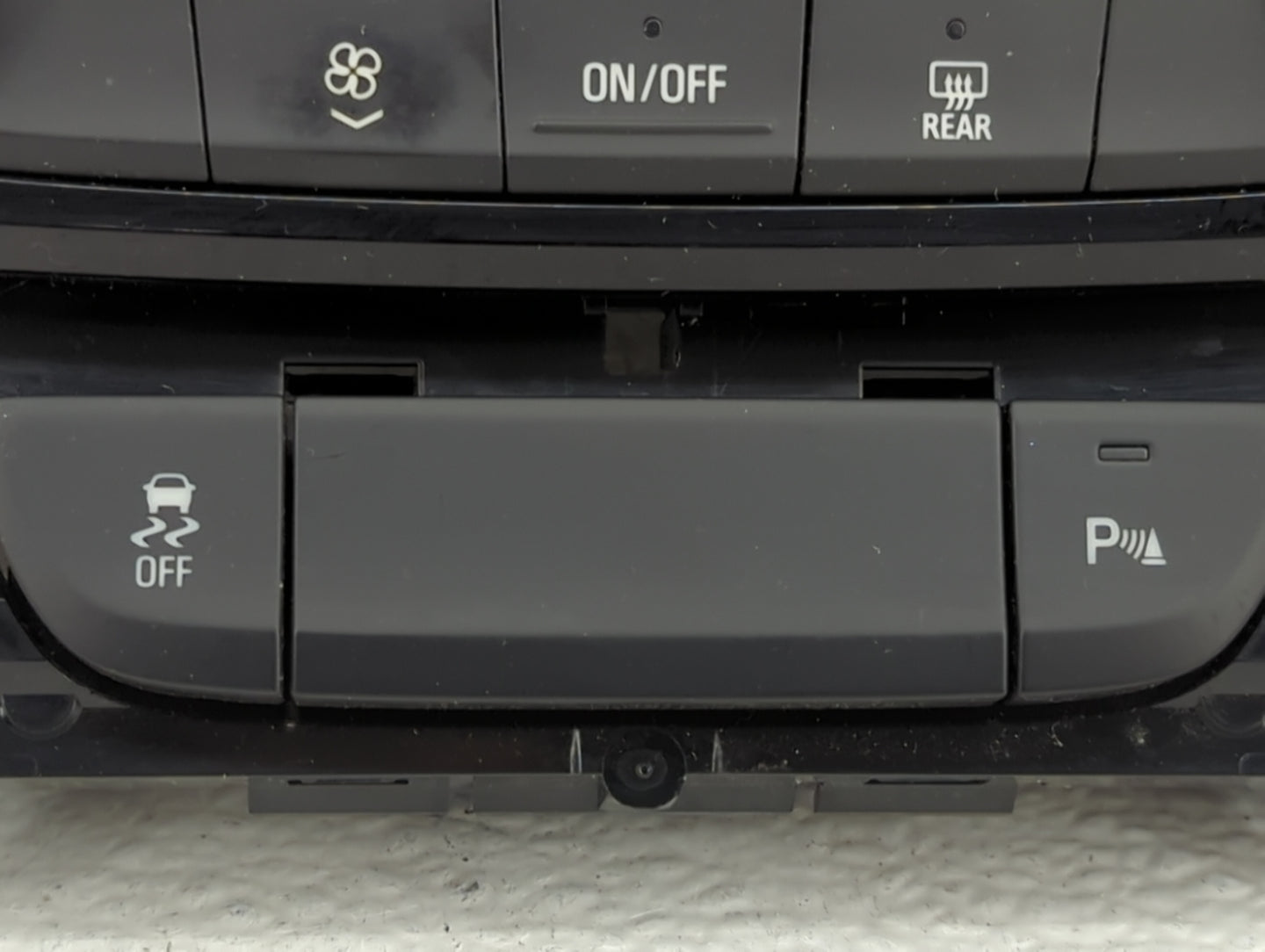 2017 Buick Lacrosse Climate Control Module Temperature AC/Heater Replacement P/N:84138221 Fits OEM Used Auto Parts - Oemused