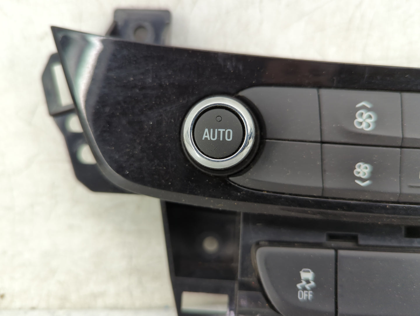 2017 Buick Lacrosse Climate Control Module Temperature AC/Heater Replacement P/N:84138219 Fits OEM Used Auto Parts - Oemused