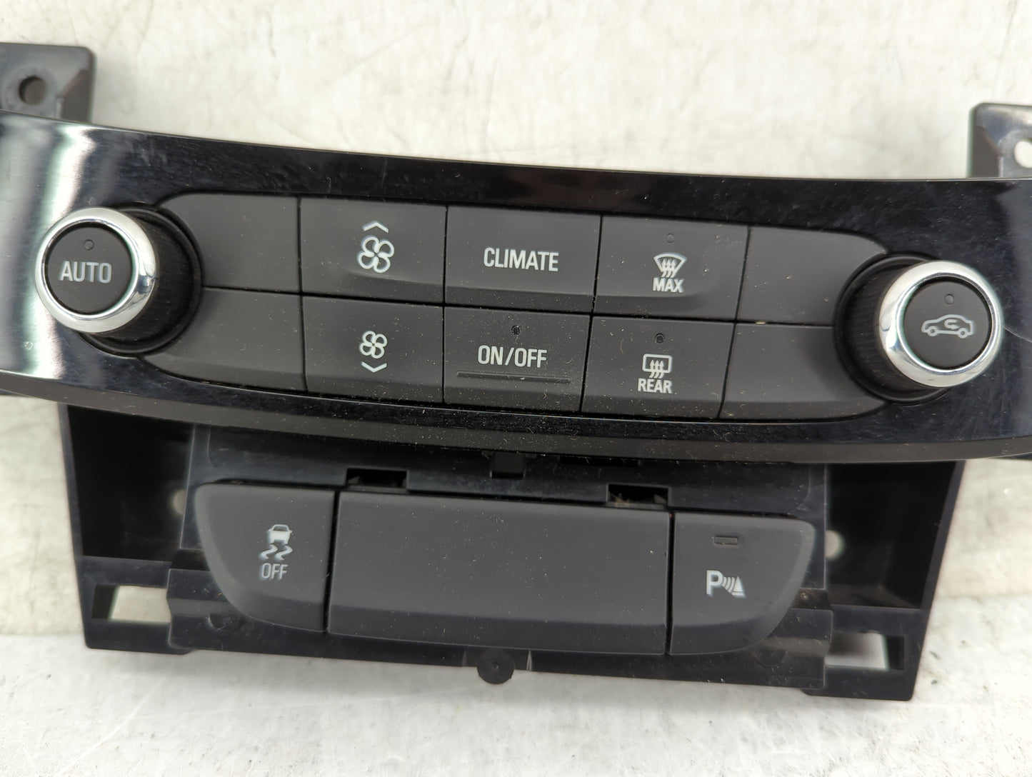 2017 Buick Lacrosse Climate Control Module Temperature AC/Heater Replacement P/N:84138219 Fits OEM Used Auto Parts - Oemused