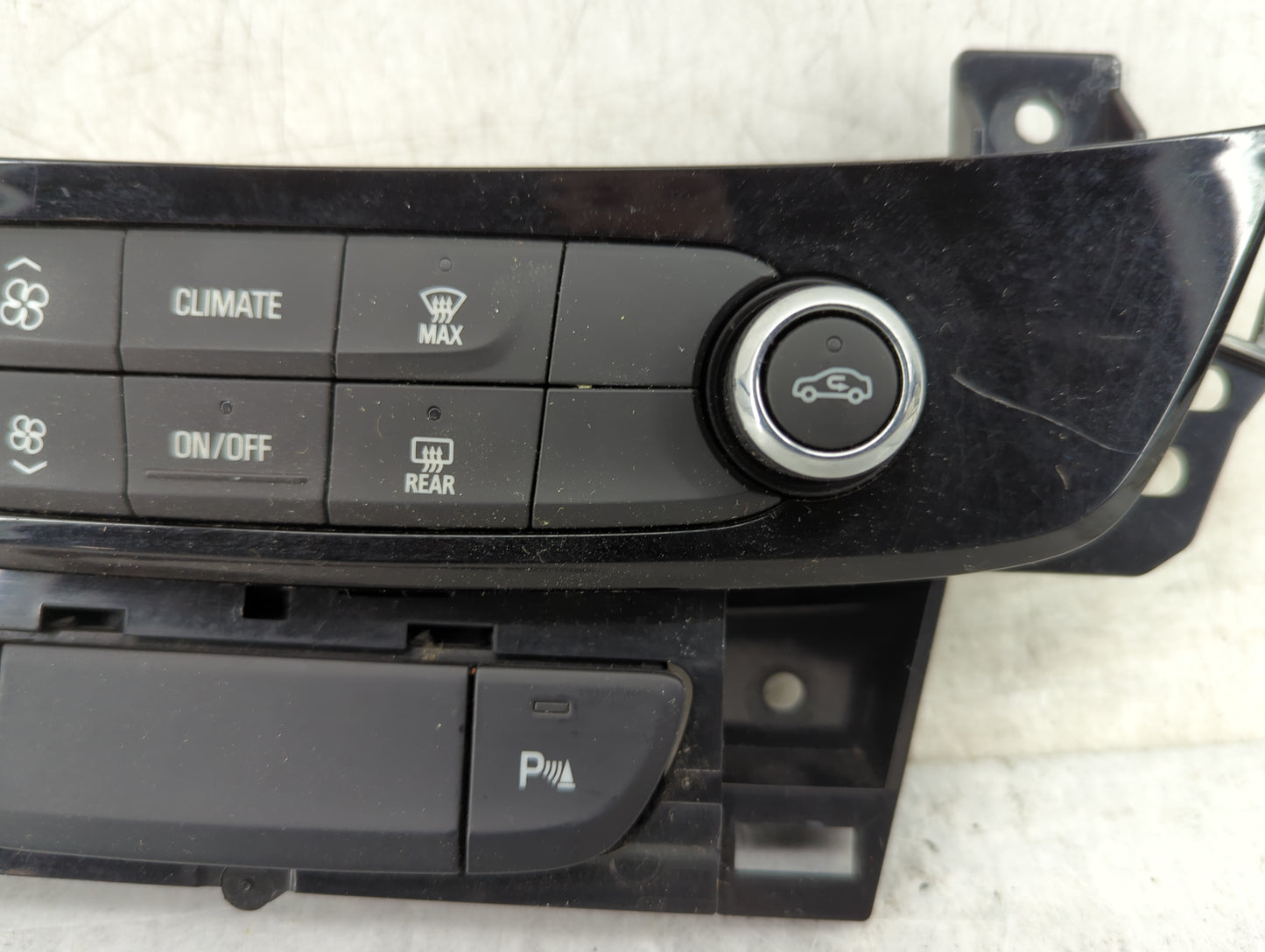 2017 Buick Lacrosse Climate Control Module Temperature AC/Heater Replacement P/N:84138219 Fits OEM Used Auto Parts - Oemused