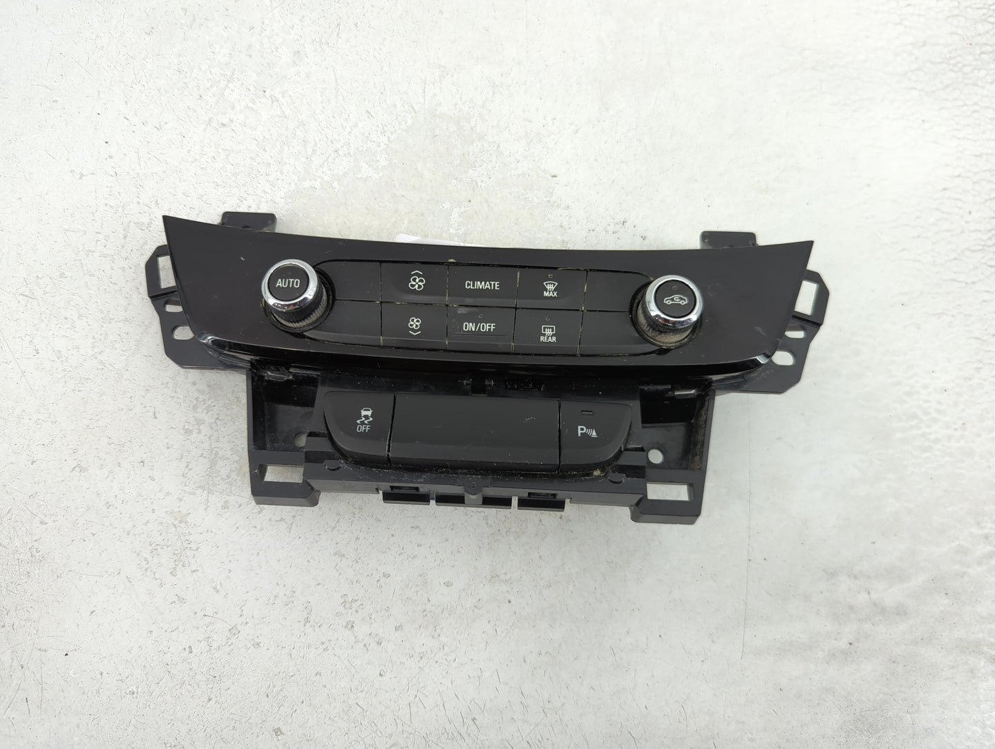 2017 Buick Lacrosse Climate Control Module Temperature AC/Heater Replacement P/N:84138219 Fits OEM Used Auto Parts - Oemused