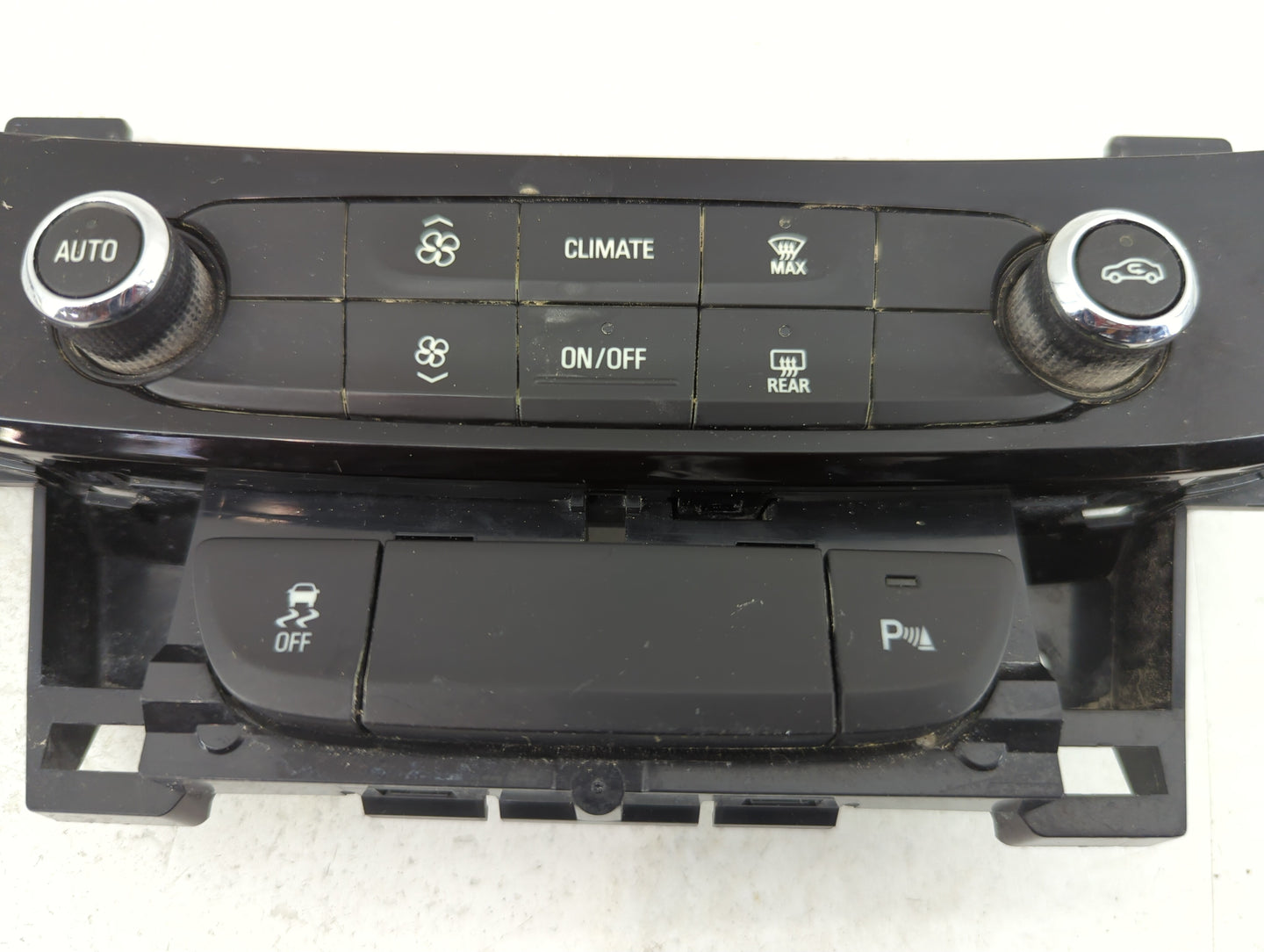 2017 Buick Lacrosse Climate Control Module Temperature AC/Heater Replacement P/N:84138219 Fits OEM Used Auto Parts - Oemused