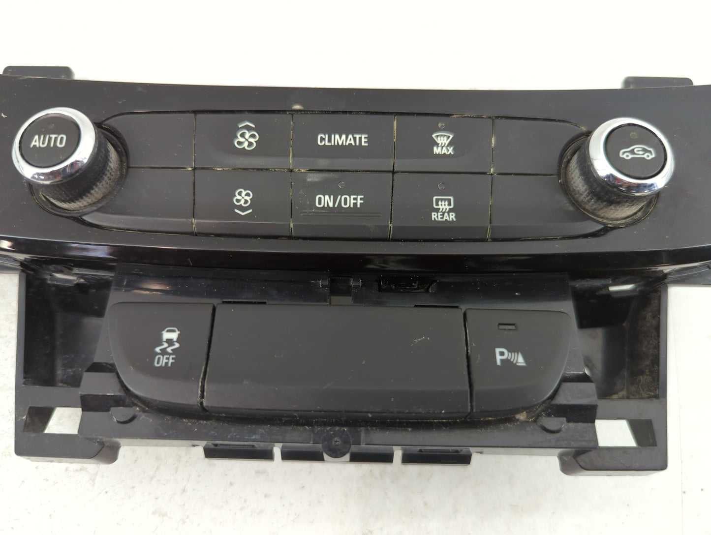 2017 Buick Lacrosse Climate Control Module Temperature AC/Heater Replacement P/N:84138219 Fits OEM Used Auto Parts - Oemused
