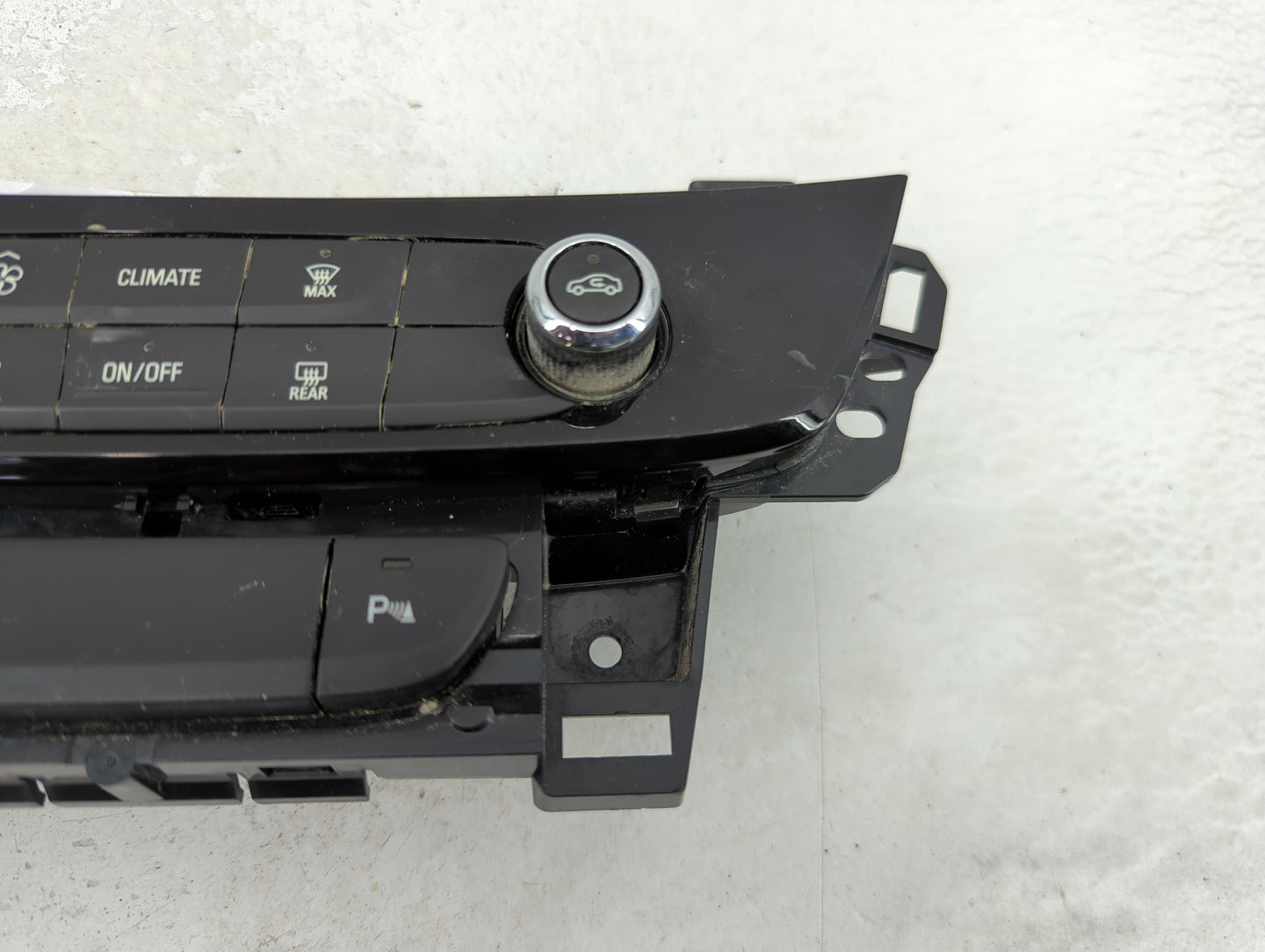 2017 Buick Lacrosse Climate Control Module Temperature AC/Heater Replacement P/N:84138219 Fits OEM Used Auto Parts - Oemused