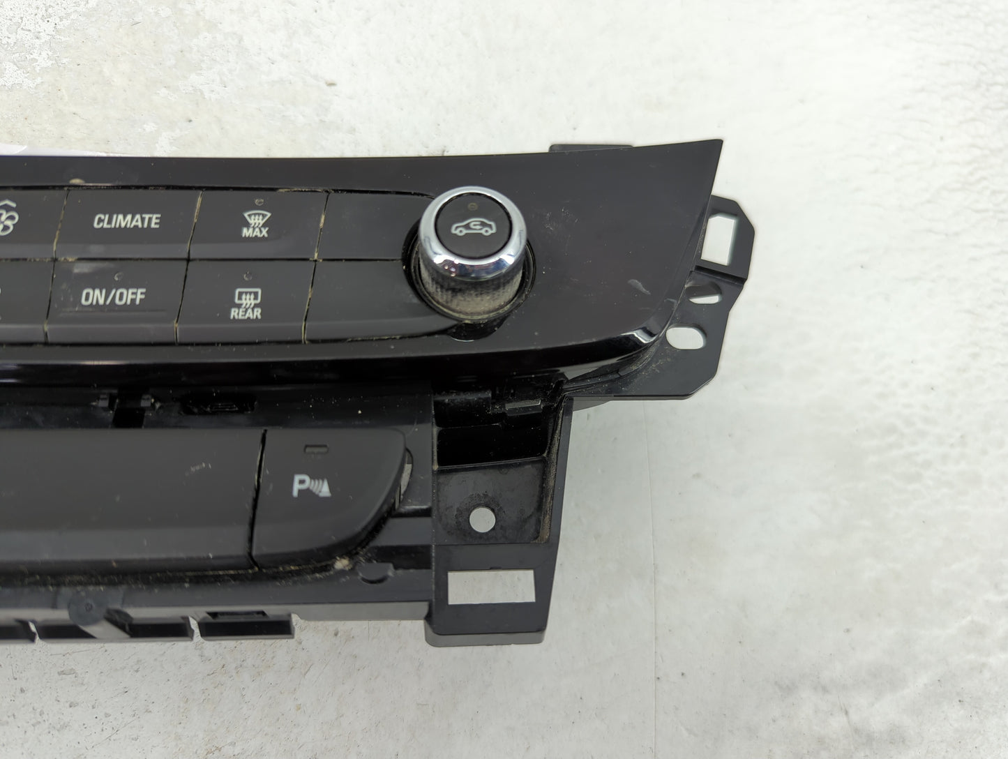 2017 Buick Lacrosse Climate Control Module Temperature AC/Heater Replacement P/N:84138219 Fits OEM Used Auto Parts - Oemused