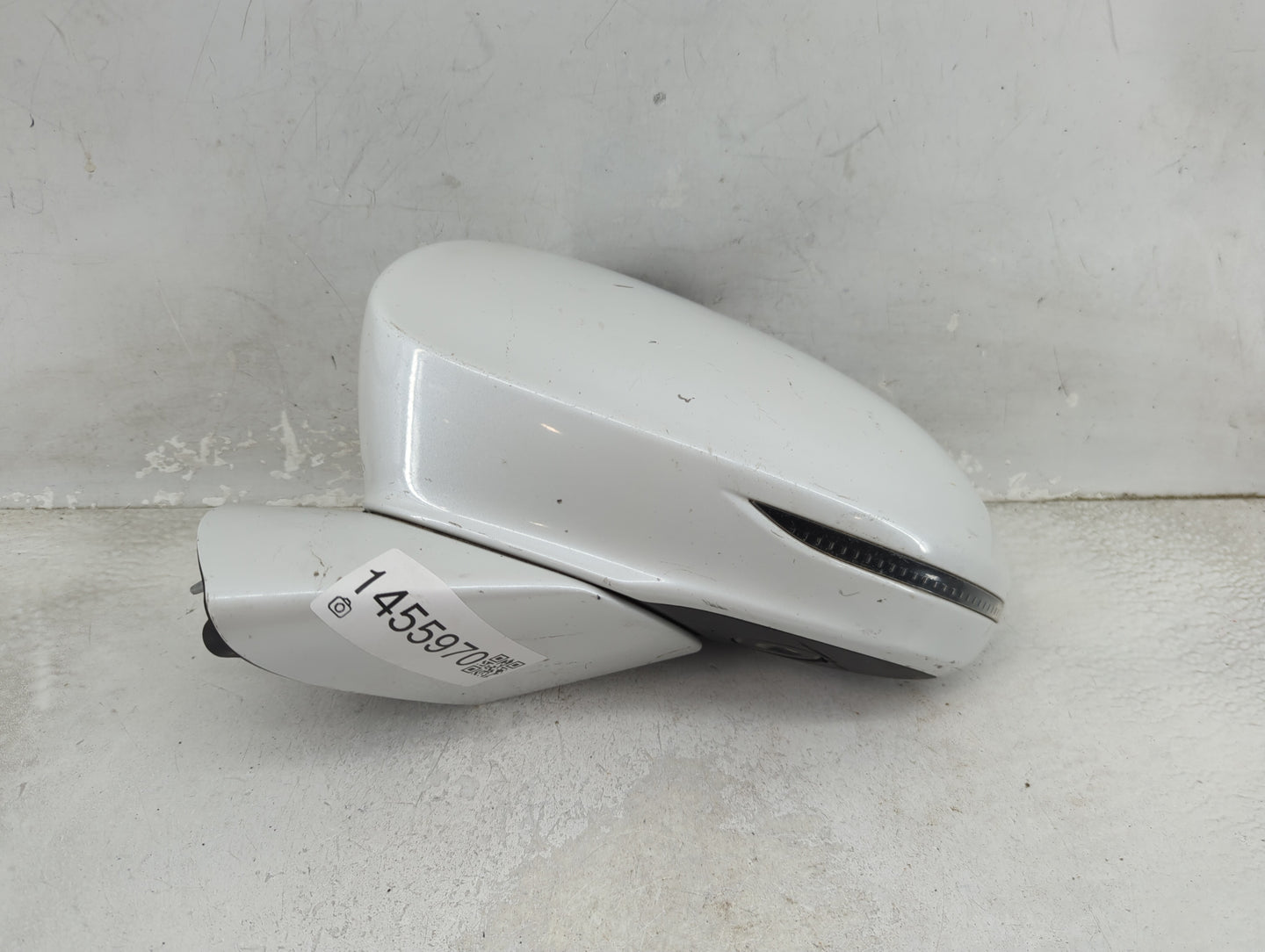 2017-2019 Buick Lacrosse Driver Side View Mirror - Left Door Mirror OEM Used - Oemusedautoparts1.com
