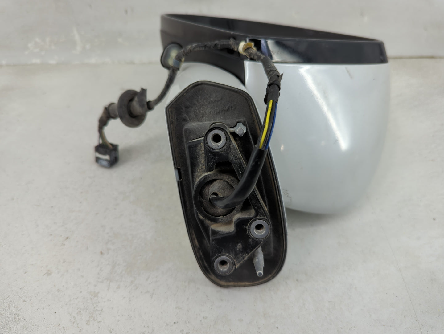 2017-2019 Buick Lacrosse Driver Side View Mirror - Left Door Mirror OEM Used - Oemusedautoparts1.com