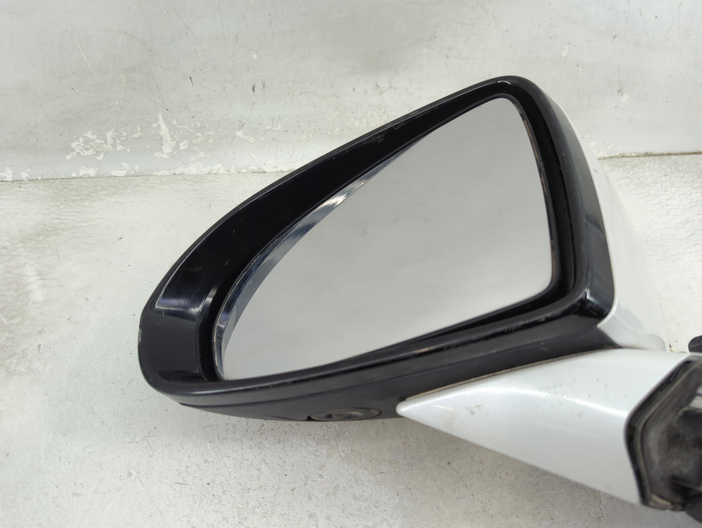 2017-2019 Buick Lacrosse Driver Side View Mirror - Left Door Mirror OEM Used - Oemusedautoparts1.com