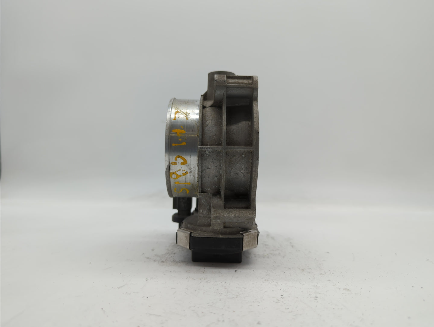 2017-2019 Buick Lacrosse Throttle Body P/N:1267 1015 12671015 Fits Fits 2017 2018 2019 OEM Used Auto Parts - Oemusedautopart