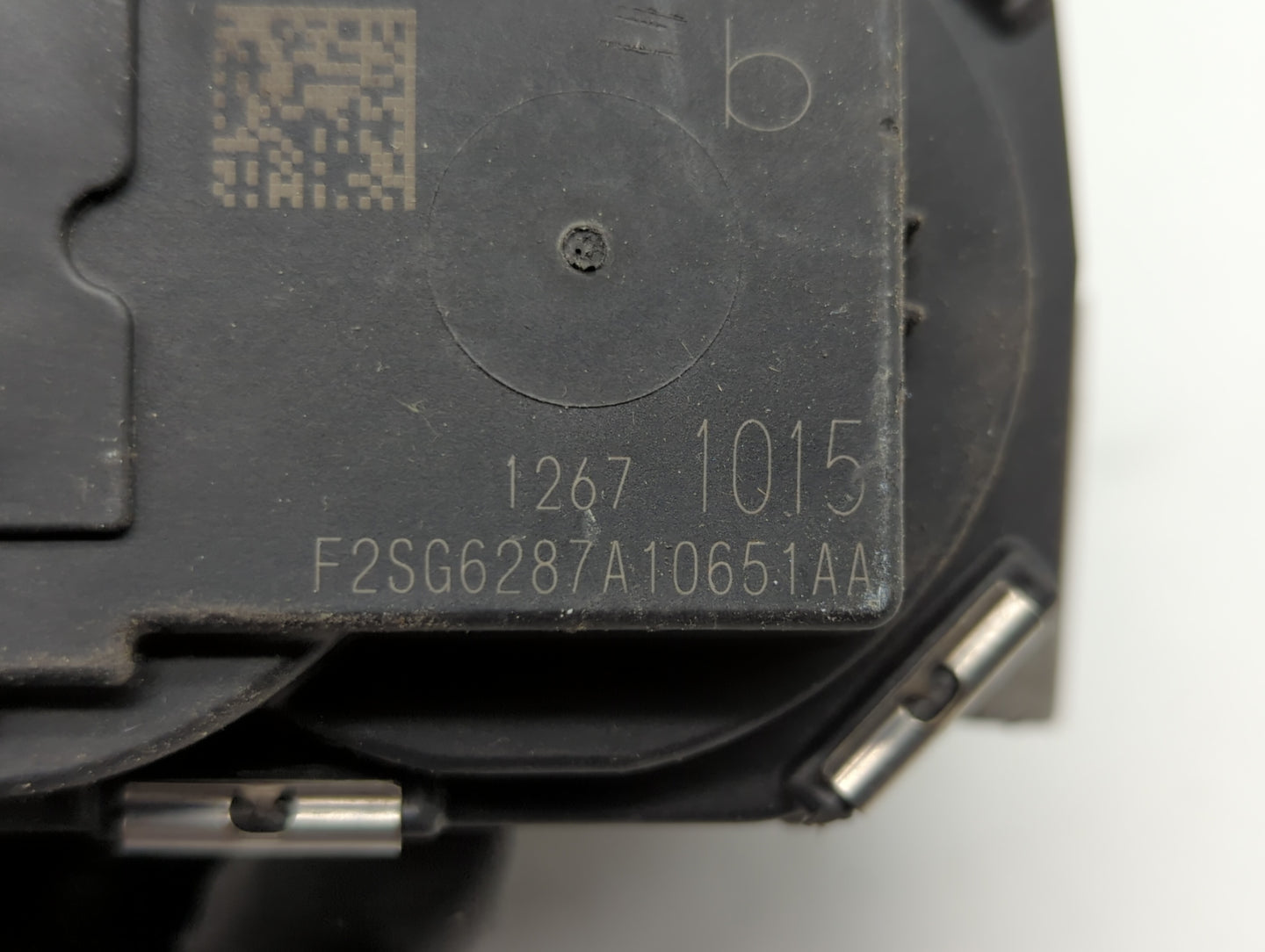 2017-2019 Buick Lacrosse Throttle Body P/N:1267 1015 12671015 Fits Fits 2017 2018 2019 OEM Used Auto Parts - Oemusedautopart