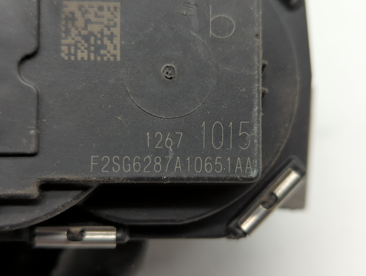 2017-2019 Buick Lacrosse Throttle Body P/N:1267 1015 12671015 Fits Fits 2017 2018 2019 OEM Used Auto Parts - Oemusedautopart