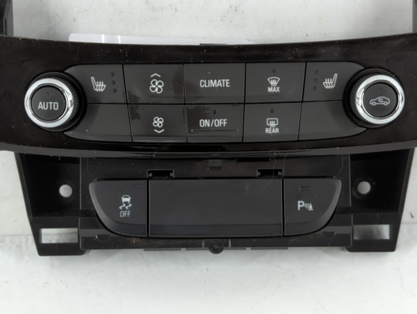 2017 Buick Lacrosse Climate Control Module Temperature AC/Heater Replacement P/N:84138221 Fits OEM Used Auto Parts - Oemused