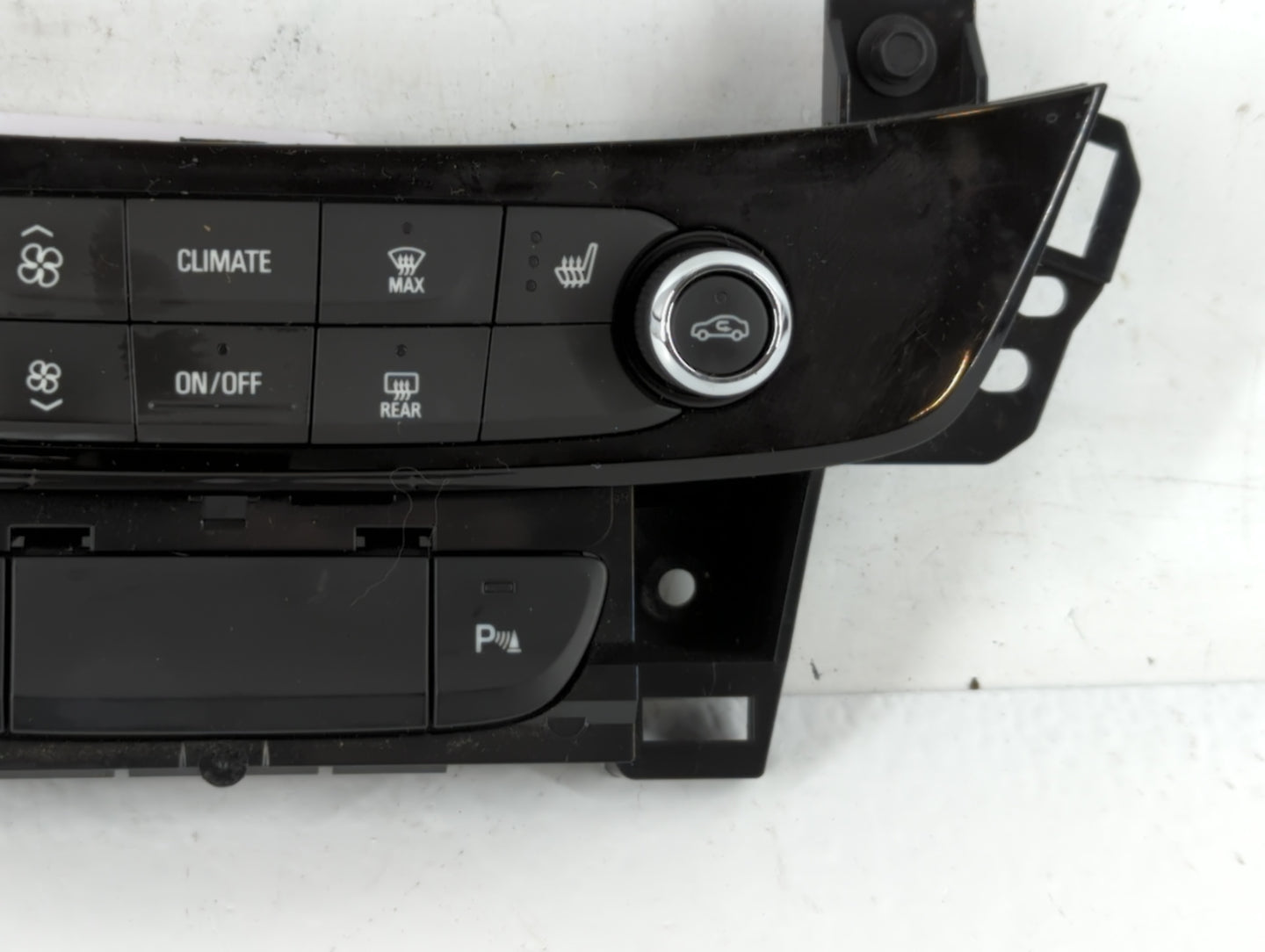 2017 Buick Lacrosse Climate Control Module Temperature AC/Heater Replacement P/N:84138221 Fits OEM Used Auto Parts - Oemused