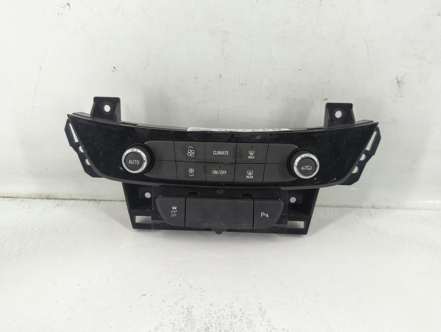 2017 Buick Lacrosse Climate Control Module Temperature AC/Heater Replacement P/N:84138219 Fits OEM Used Auto Parts - Oemused