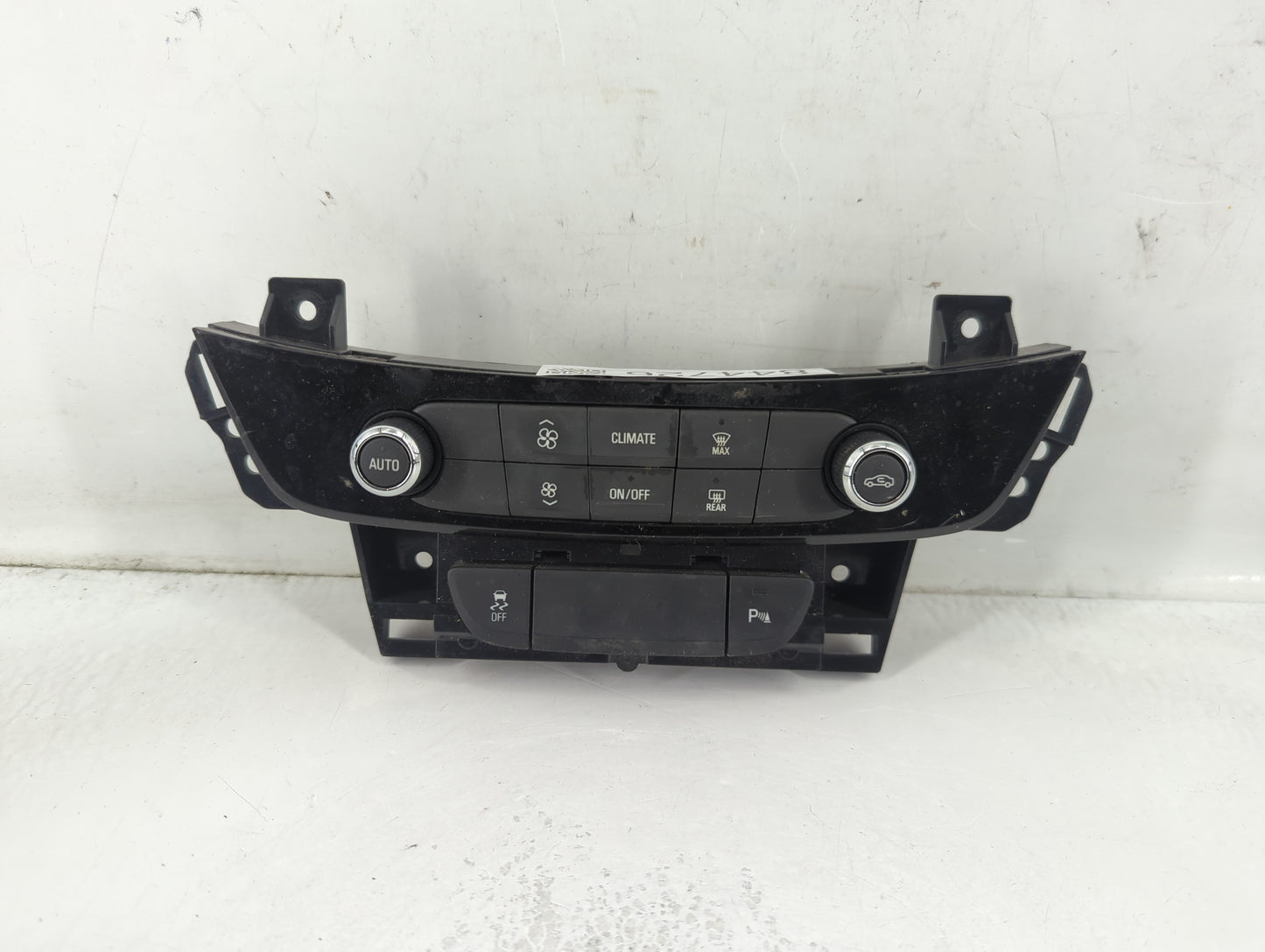 2017 Buick Lacrosse Climate Control Module Temperature AC/Heater Replacement P/N:84138219 Fits OEM Used Auto Parts - Oemused