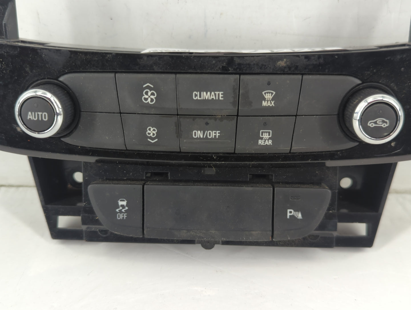 2017 Buick Lacrosse Climate Control Module Temperature AC/Heater Replacement P/N:84138219 Fits OEM Used Auto Parts - Oemused