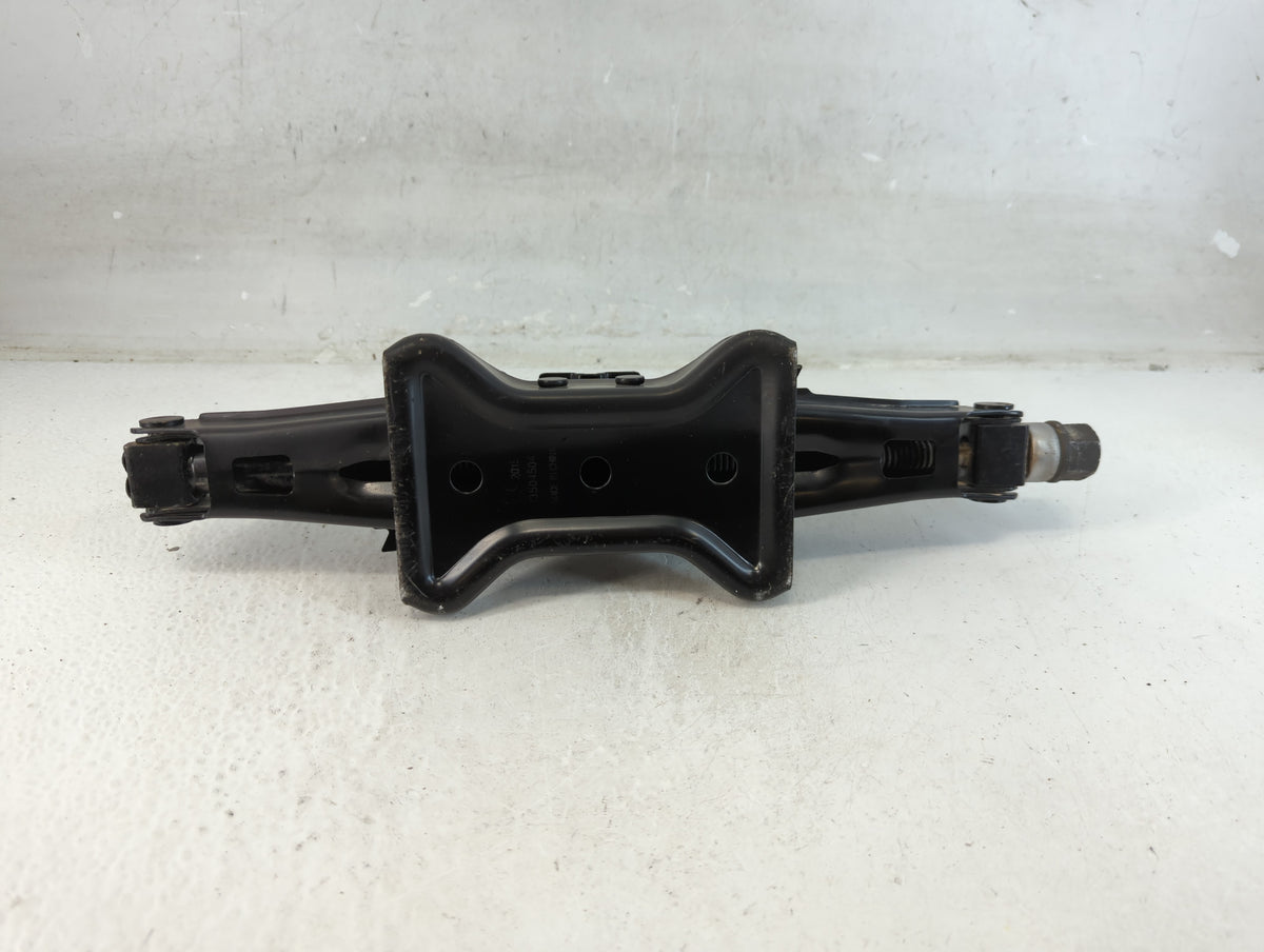 2017 Buick Regal Spare Scissor Car Jack 1071587 - Oemusedautoparts1.com