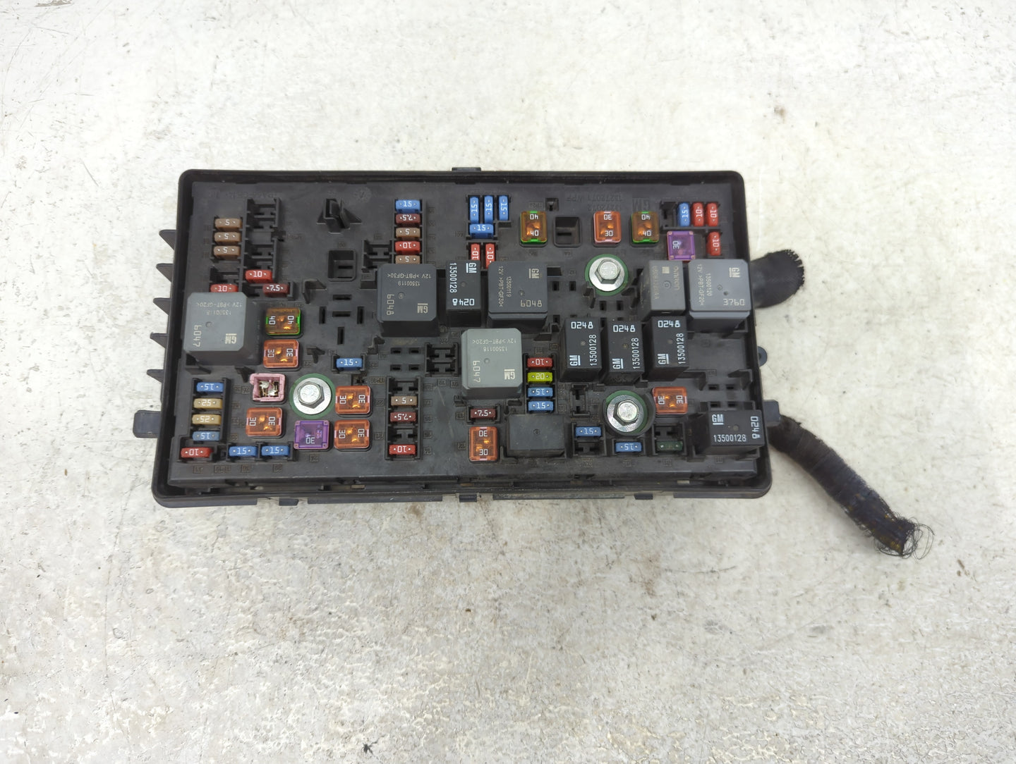 2014-2017 Buick Regal Fusebox Fuse Box Panel Relay Module P/N:812461952 23126639 Fits Fits 2014 2015 2016 2017 OEM Used Auto
