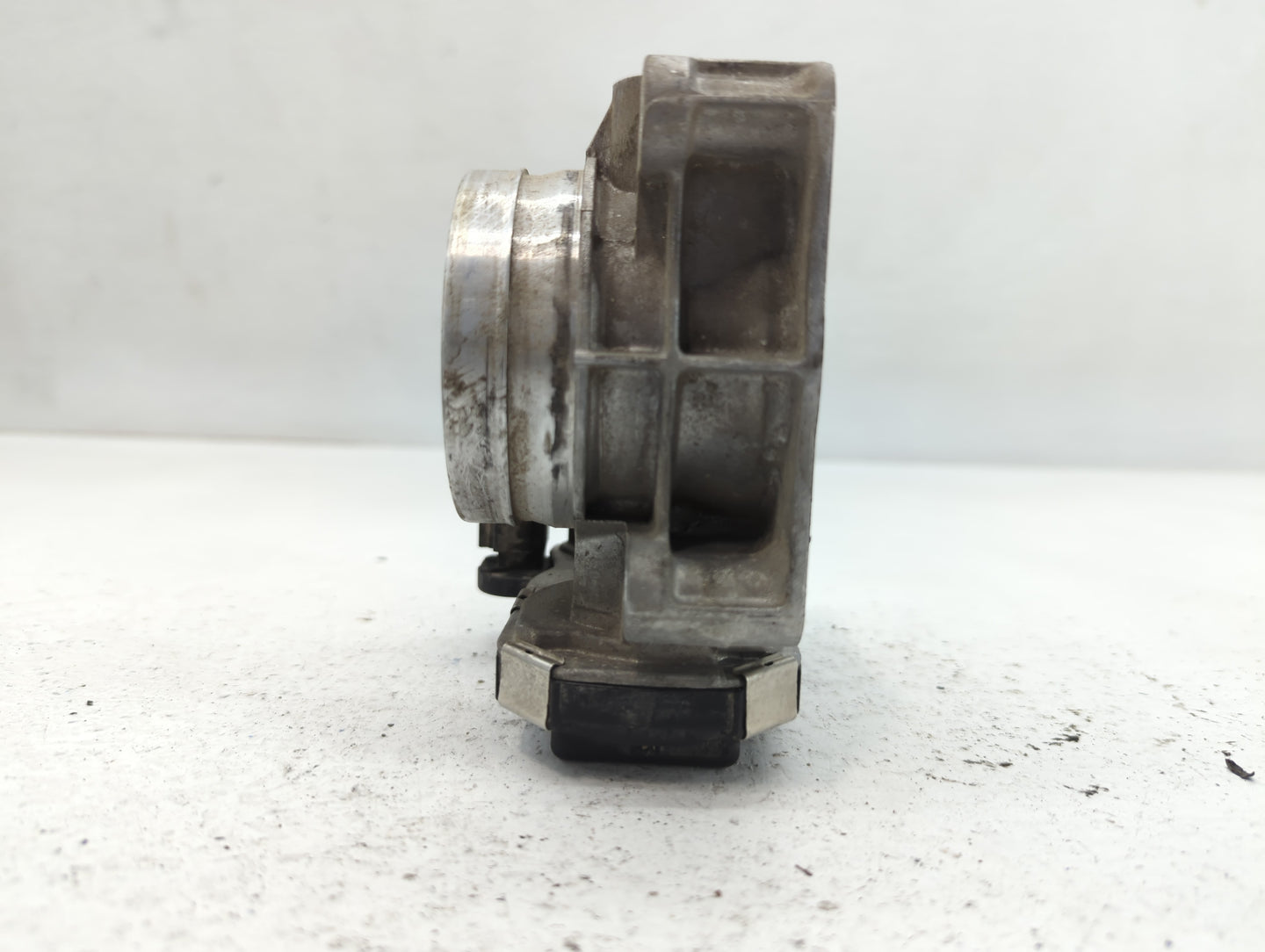 2014-2017 Buick Regal Throttle Body P/N:12670837AA Fits Fits 2013 2014 2015 2016 2017 2018 2019 2020 2021 OEM Used Auto Part