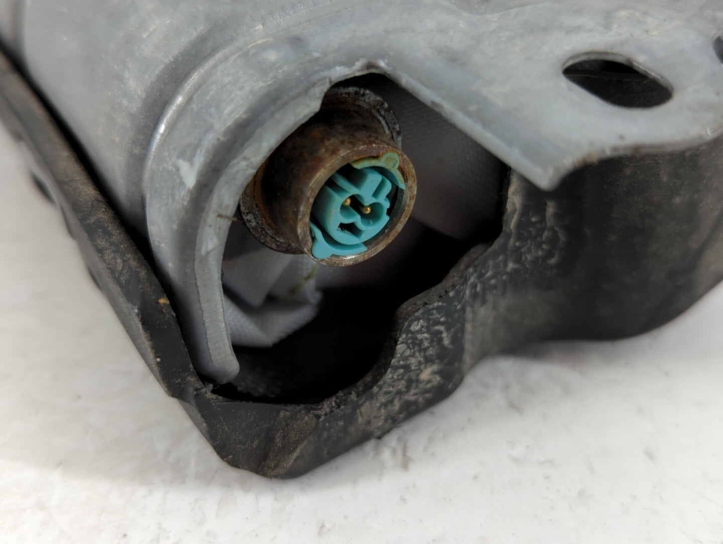 2012-2017 Buick Verano Air Bag Driver Left Knee OEM P/N:84041708 Fits Fits 2012 2013 2014 2015 2016 2017 2018 2019 OEM Used 