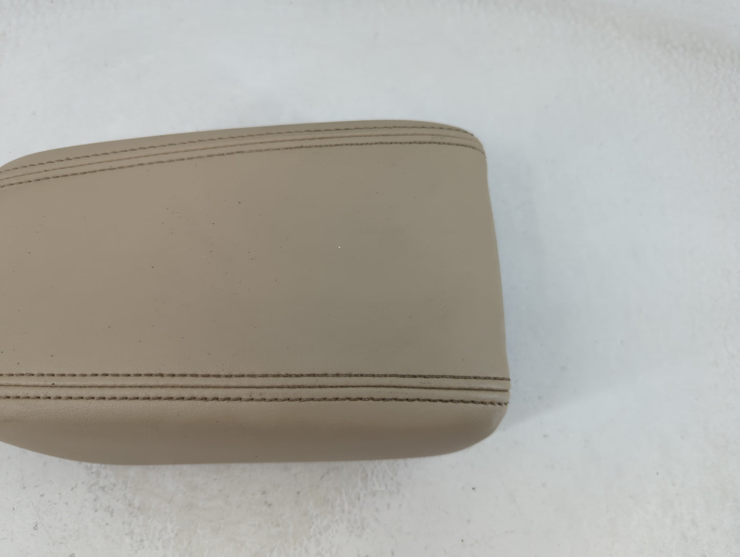 2015-2017 Buick Verano Center Console Armrest Cover Lid P/N:635028596 Fits Fits 2015 2016 2017 OEM Used Auto Parts - Oemused