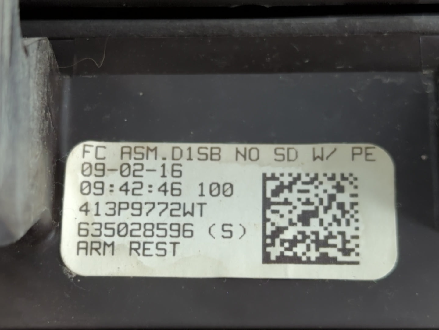 2015-2017 Buick Verano Center Console Armrest Cover Lid P/N:635028596 Fits Fits 2015 2016 2017 OEM Used Auto Parts - Oemused